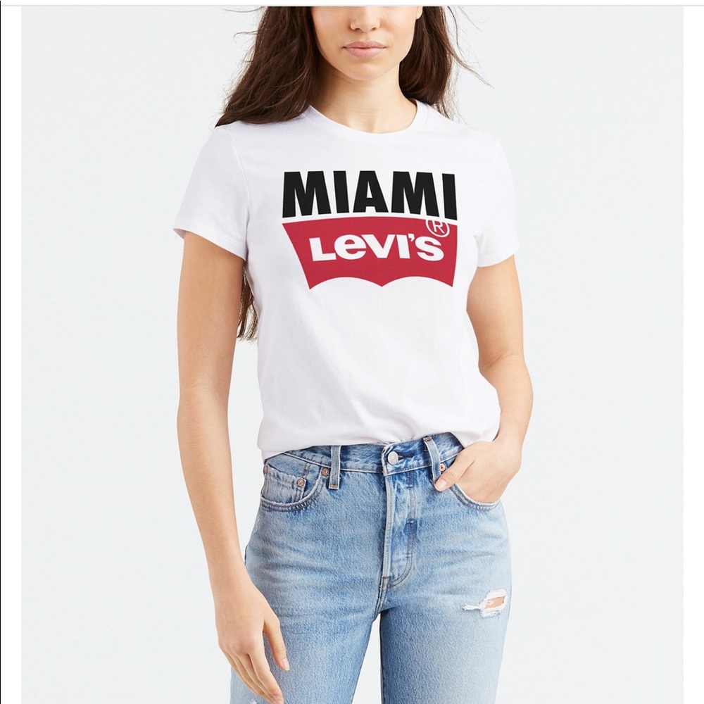 Levi’s R Women’s Logo Cotton Cities T-Shirt